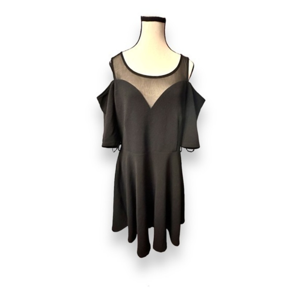 Women’s Medium Cold Shoulder Black Dress LBD